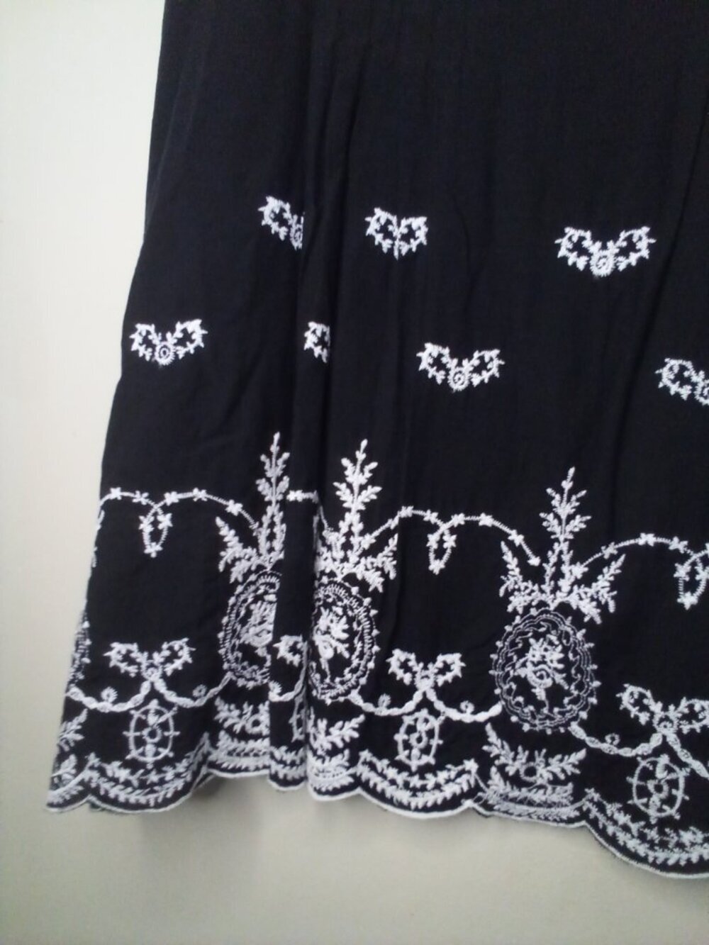 New Directions Skirt Women M Crochet Scallop Hem Lined Black White - Picture 5 of 13